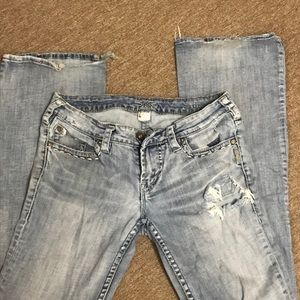 Light Wash Women’s Distressed Jeans - Brand Unknown